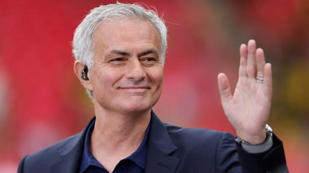 Who would say not to this Portuguese giant? - The Special One touches down for negotiations
