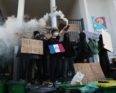 New French Prime Minister Faces Intense Scrutiny as Countrywide Protests Paralyze Education and Transport