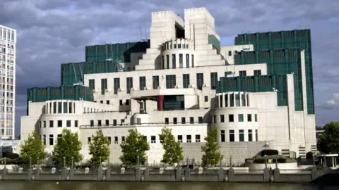 MI6 Rolls Out Deep Web Platform to Recruit Intelligence Sources in the Russian Federation